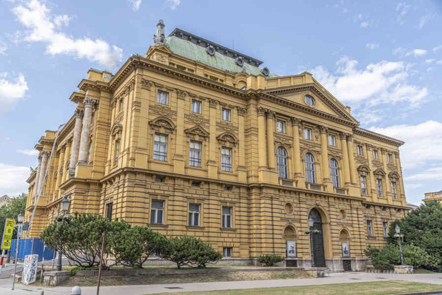 Croacia - Zagreb 24 - Teatro Nacional de Croacia.jpg